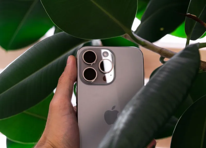30 Days Without a Case: What Going Naked With the iPhone 15 Really Costs You